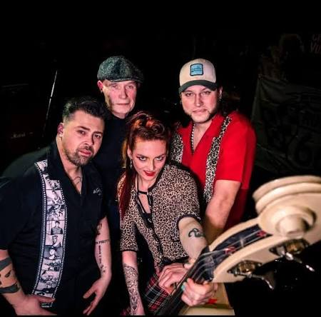 Lynn & the Rattle Shakes